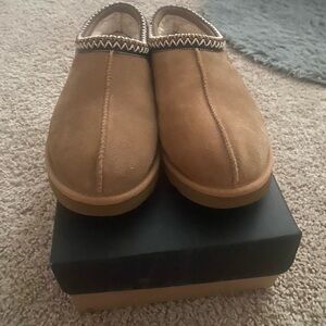 Men’s Ugg slippers size 11